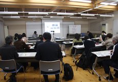 中間報告会。チームからの活動報告。