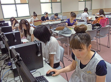 国際コミュニケーション学科実習室写真